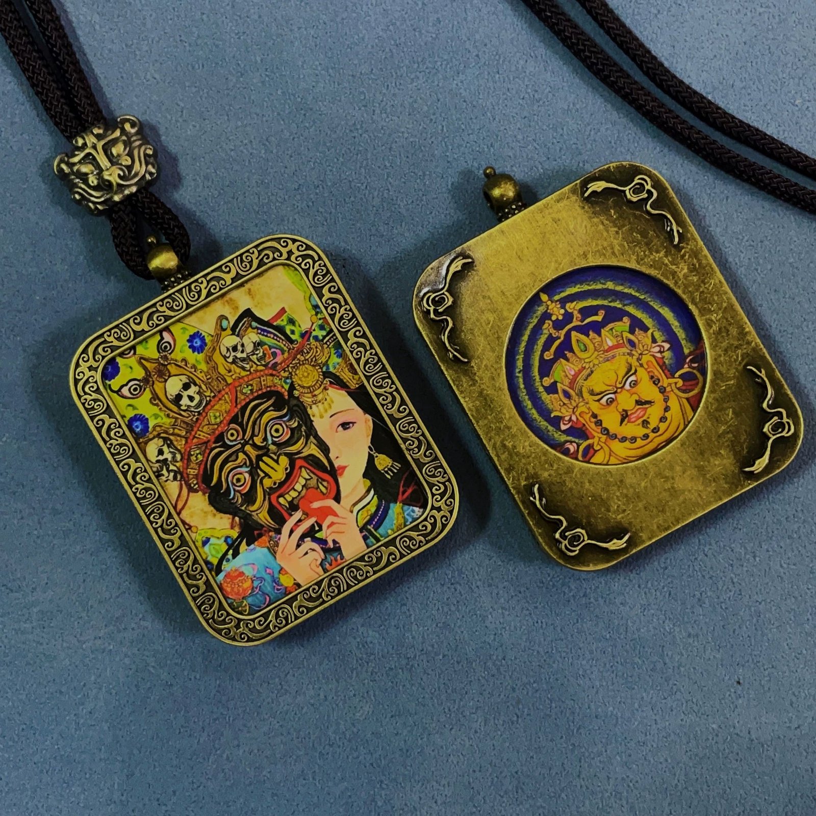 zashi lhamo (past and present life) handmade tibetan thangka amulet pendant (antique bronze) zashi lhamo (past and present life) handmade tibetan thangka amulet pendant (antique bronze)